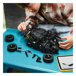 LEGO TECHNIC 42239 Batmobile Tumbler, zestaw klocków 12+ sterowany