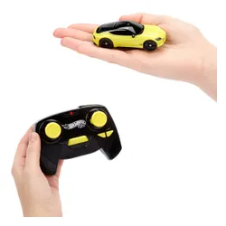 Samochód zdalnie sterowany Hot Wheels Nissan HTP16