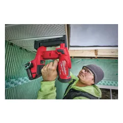 Zımbalayıcı Milwaukee M18 FNCS18GS-202x (+ M18 piller, kılıf)