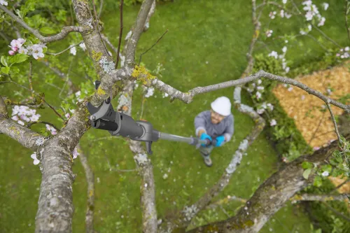 Nożyce akumulatorowe do gałęzi GARDENA teleskopowe HighCut 360/18V P4A (bez akumulatora) 14776-55
