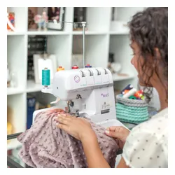 Maszyna do szycia Overlock TEXI Joylock 2/4