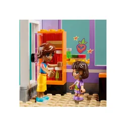 LEGO Friends 41747 Hartlake'de yemek odası