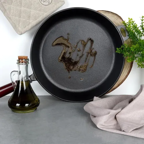 Patelnia żeliwna z drewnianą rączką CAST LINE 30 cm