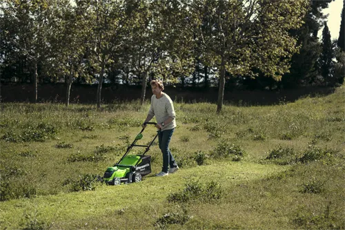 Greenworks çim biçme makinesi G40LM41K4