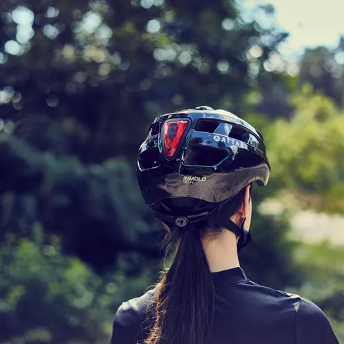 Kask rowerowy ATTABO Bonkers z lampką LED czarny