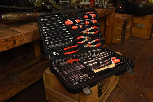 Zestaw narzędzi YATO YT-38901 (122 elementów)