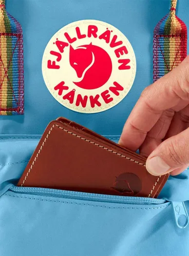 Fjallraven Kanken Gökkuşağı Mini-kobalt mavisi sırt çantası / gökkuşağı deseni