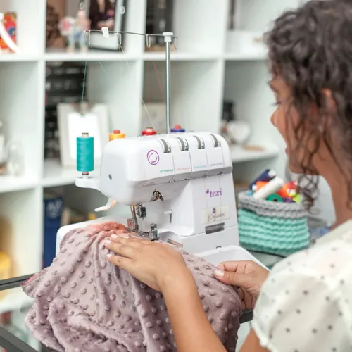 Maszyna do szycia Overlock TEXI Joylock 2/4