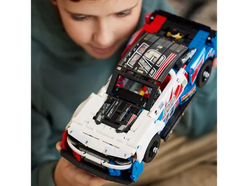 LEGO Technic 42153 yeni Chevrolet Camaro ZL1 Serisi NASCAR®