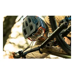 Kask rowerowy BLUEGRASS Jetro MIPS