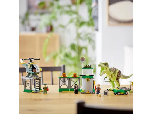 LEGO Jurassic World 76944 tyrannosaurus'un kaçışı