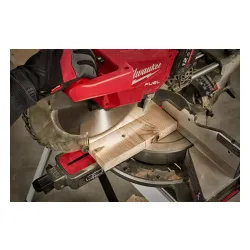 Gönye testere Milwaukee M18 FMS305-121 (305 mm)