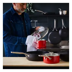 KITCHENAID Steel Core Enamel 2,4 l czerwony - rondel emaliowany z pokrywką