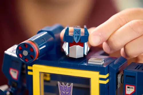 LEGO 10358 ICONS Transformers: Soundwave