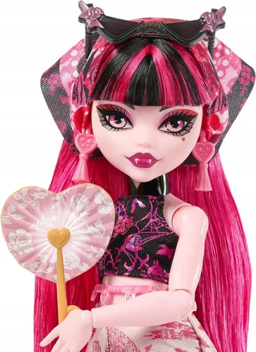 LALKA MONSTER HIGH STRASZYSEKRETY S7 Draculaura wakacje zestaw z walizką