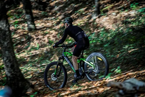 Kask rowerowy URBAN PRIME UP-HLM-EBK-BB Czarno-niebieski MTB (rozmiar L) + Magnetyczne okulary przeciwsłoneczne