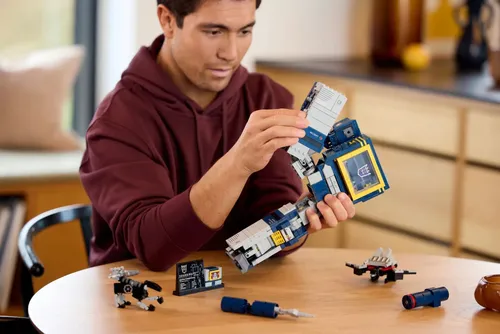 LEGO 10358 ICONS Transformers: Soundwave