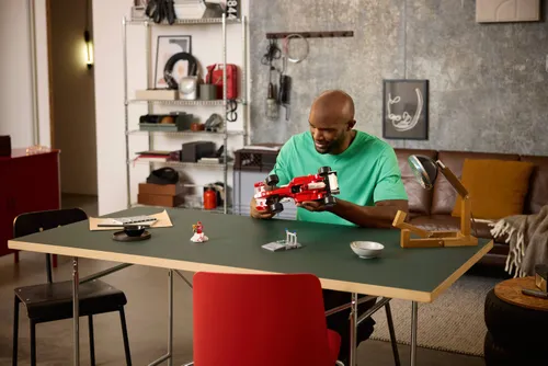 LEGO 11375 Icons Ferrari F2004 i Michael Schumacher