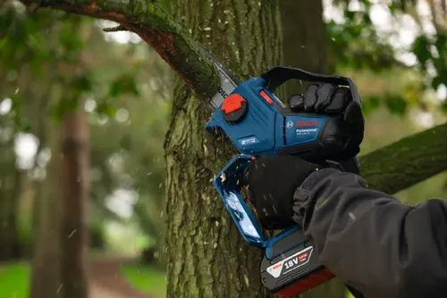 Piła łańcuchowa akumulatorowa BOSCH 18V GKE 06008D7000 SOLO