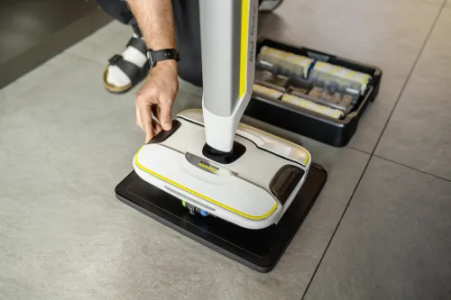 Karcher электрическая швабра FC 8 Smart Signature Line 1.055-711.0 60мин 230м2