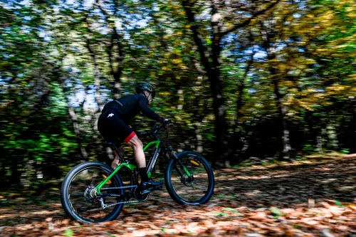Kask rowerowy URBAN PRIME UP-HLM-EBK-BB Czarno-niebieski MTB (rozmiar L) + Magnetyczne okulary przeciwsłoneczne