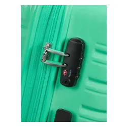 Средний чемодан American Tourister Flashline - light green