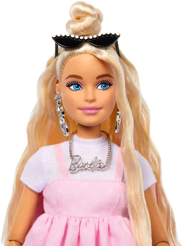 Lalka Barbie Deluxe Style Różowa sukienka z dużą kokardą HYV27