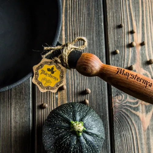 Patelnia żeliwna z pokrywką MAYSTERNYA WOOD 24 cm