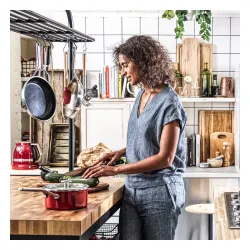 KITCHENAID Steel Core Enamel 2,4 l czerwony - rondel emaliowany z pokrywką