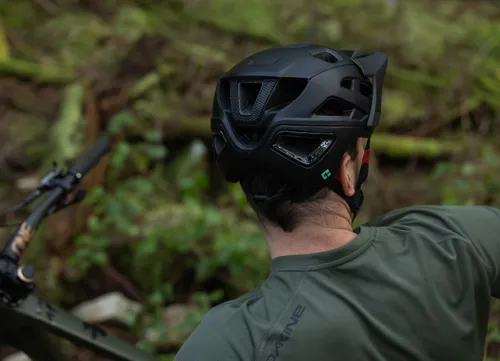 Kask rowerowy LAZER Jackal KinetiCore Czarny MTB (rozmiar M)