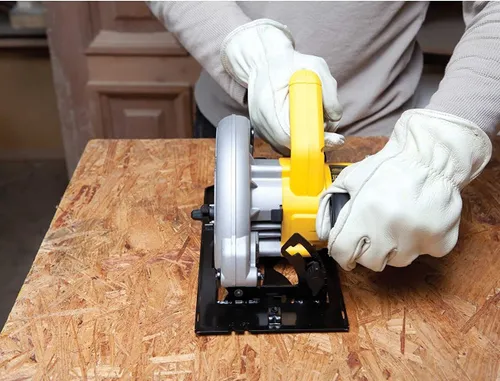 Ferăstrău circular DeWalt DWE560K