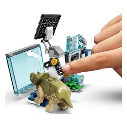 Конструктор Lego Jurassic World лаборатория доктора Ву: побег молодых динозавров (75939)