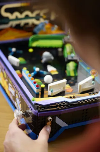 LEGO 11374 Icons Automat do gry pinball