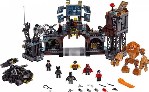 Конструктор Lego DC атака глиняного лица на пещеру Бэтмена (76122)