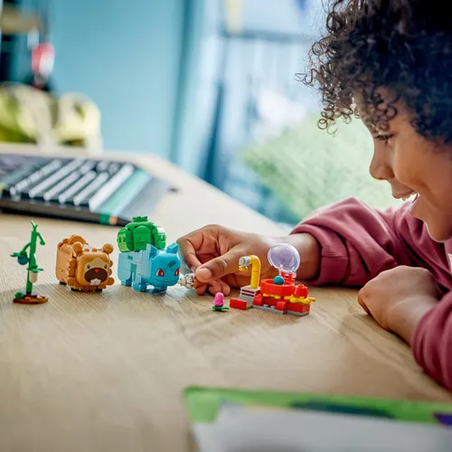 LEGO 72155 Pokémon SMART Play Bulbasaur i Bidoof z krzewem jagody