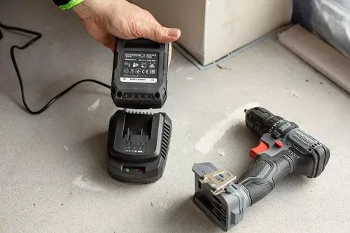 Akumulator GRAPHITE 58GE131-1 2Ah 18V + ładowarka