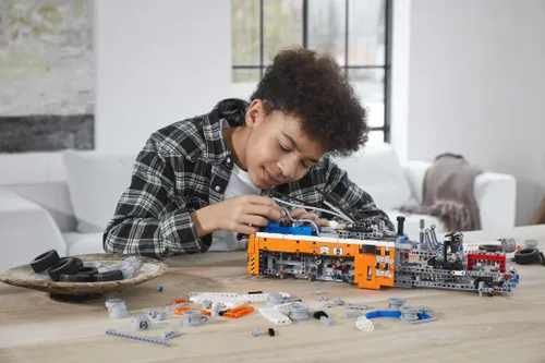 LEGO Technic Ağır Yol Yardımı Aracı (42128)