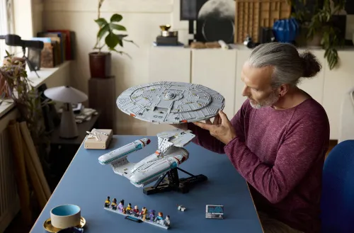 LEGO 10356 Icons Star Trek: U.S.S. Enterprise NCC-1701-D