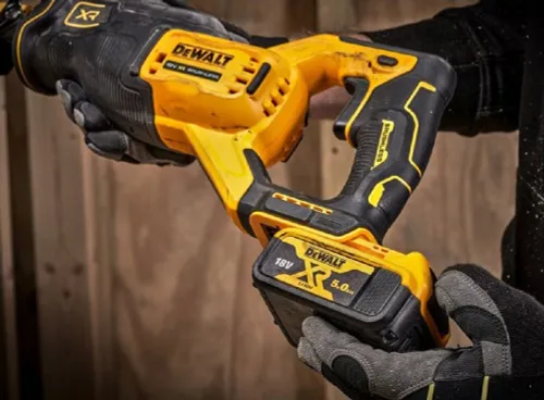 Piła szablasta DEWALT DCS382NT-XJ