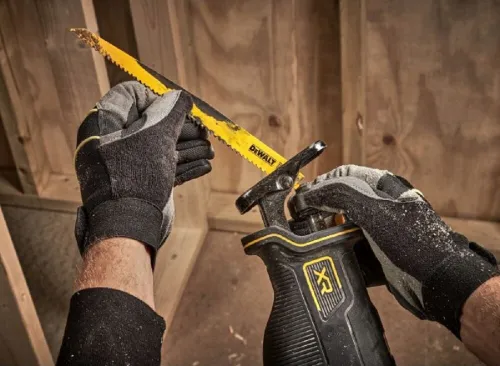 Piła szablasta DEWALT DCS382NT-XJ
