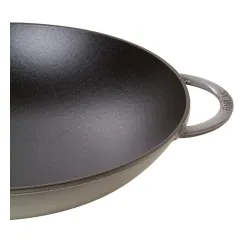 STAUB Cast 37 cm - patelnia / wok żeliwny z pokrywką