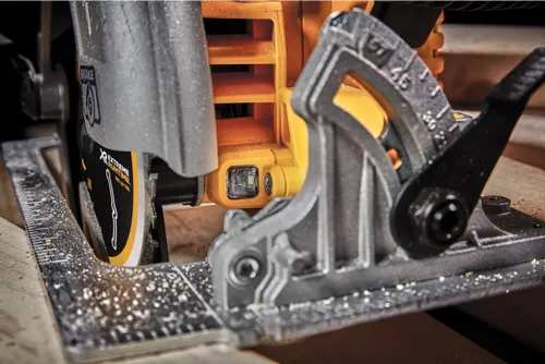 Pilarka tarczowa DeWalt DCS573NT