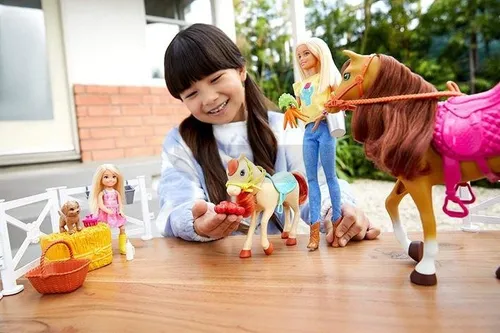 Barbie Stadnina koni Zestaw + Lalki FXH15