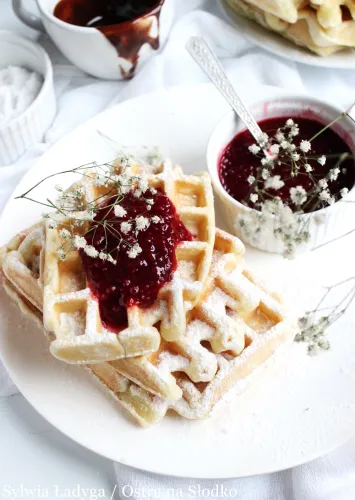 Gofrownica Dezal 301.7.1 N 1300W Czarny