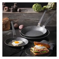 ROESLE 24 cm - patelnia cygańska kuta na ognisko