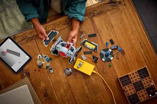 LEGO 75421 Star Wars SMART Play Myśliwiec TIE Dartha Vadera