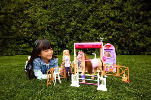 Mattel Lalka Barbie zestaw ze stajnią, koniem i akcesoriami