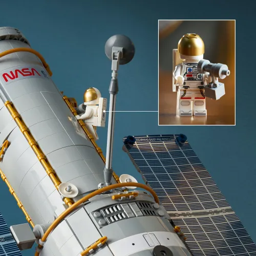 LEGO ICONS 11382 Hubble Space Telescope, zestaw klocków 18+