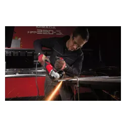 Milwaukee AGV 15-125 XC Açılı Taşlama Makinesi