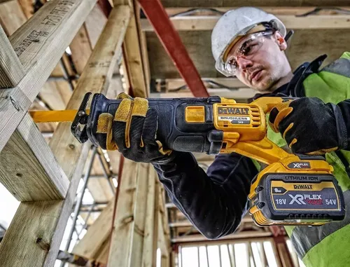 Ferăstrău cu piston DeWalt DCS389NT